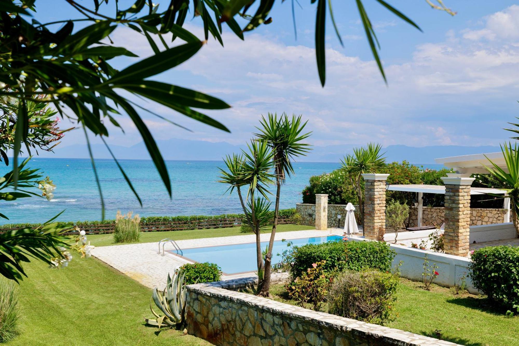 Beachfront Villa Victoras - With Private Beach Sidárion Extérieur photo