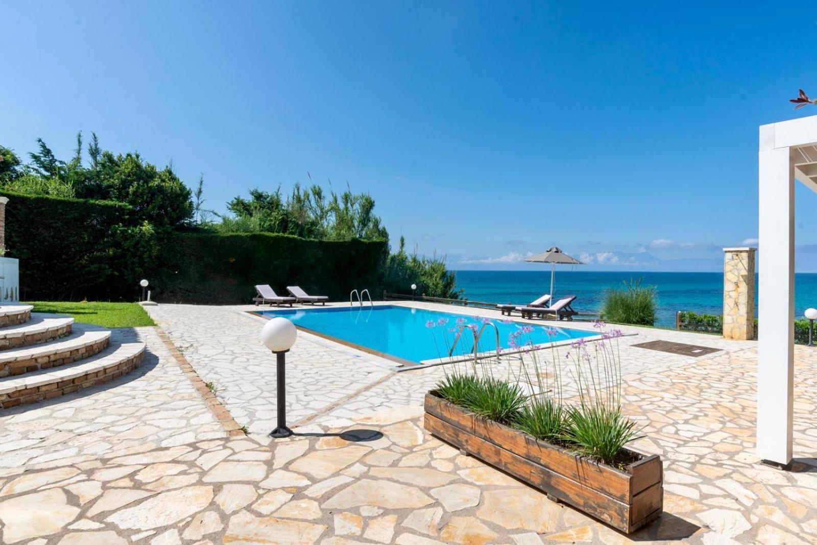 Beachfront Villa Victoras - With Private Beach Sidárion Extérieur photo