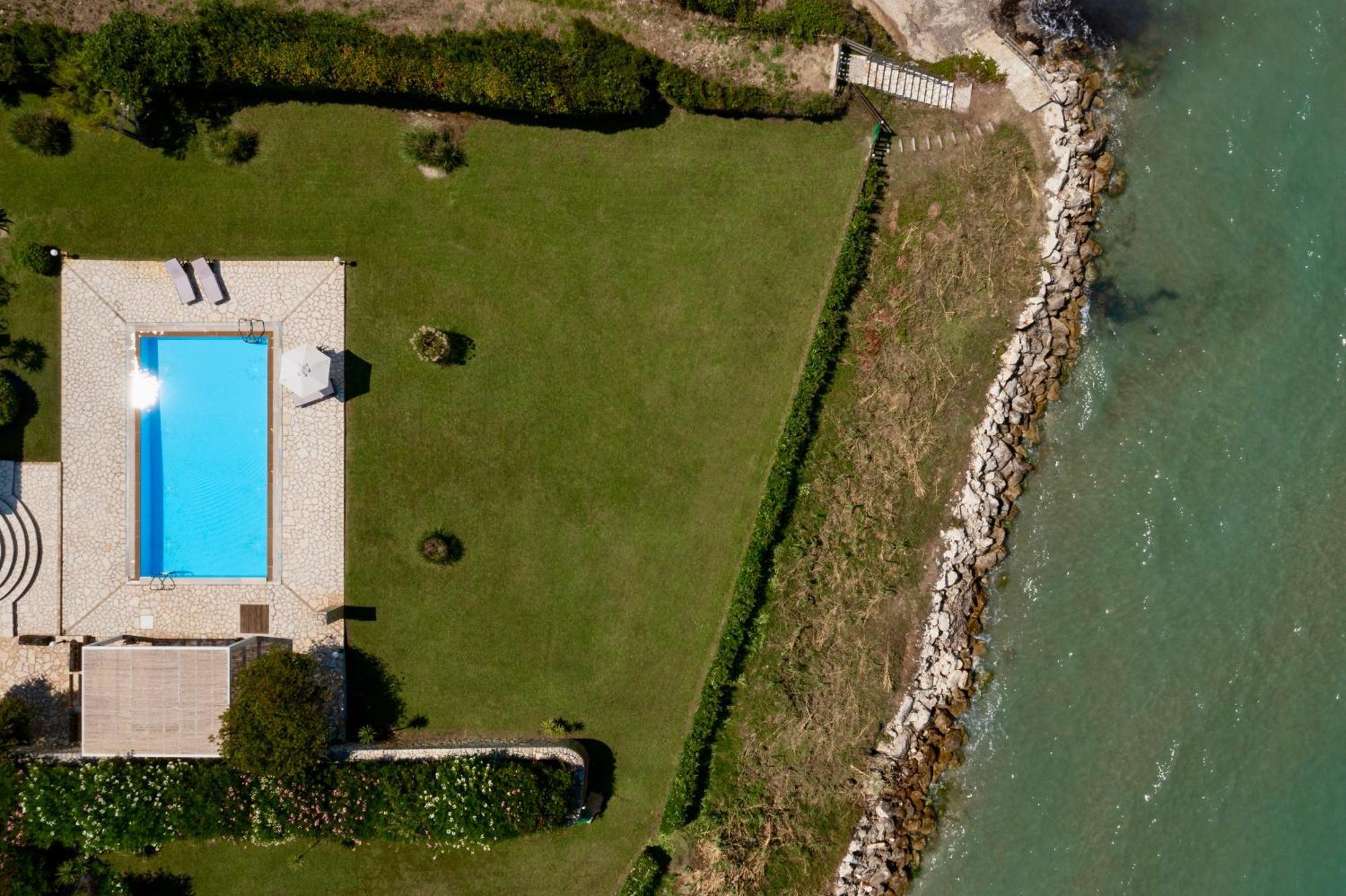 Beachfront Villa Victoras - With Private Beach Sidárion Extérieur photo